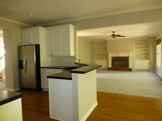 6875 Ridgefield Dr in Alpharetta, GA - Building Photo - Building Photo