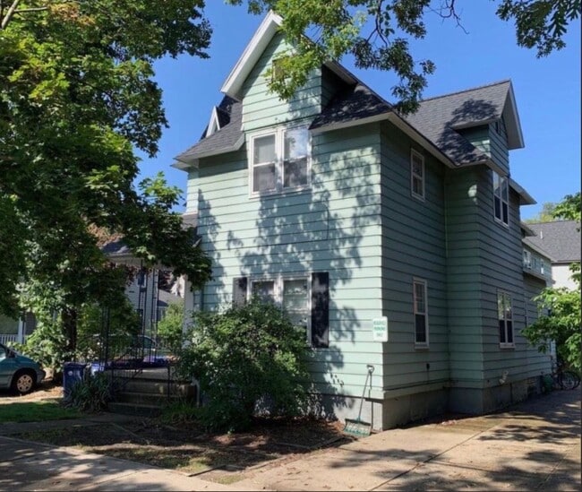 property at 329 Lyon St NE