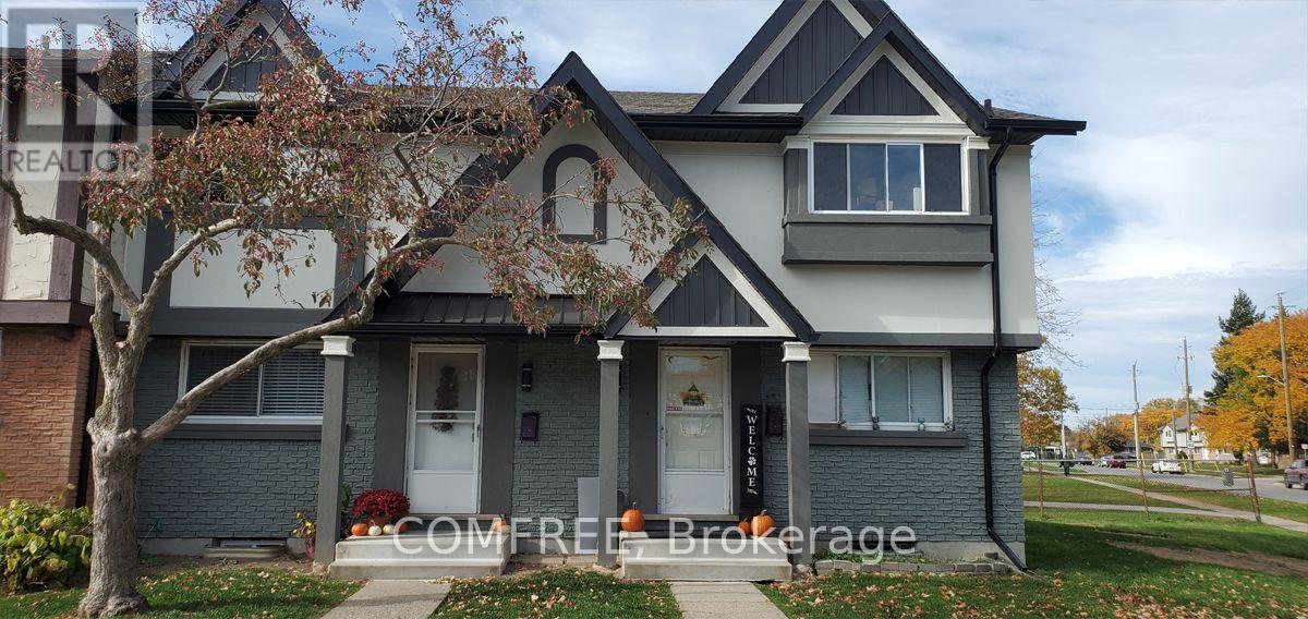 33 Berkley Dr in St Catharines, ON - Building Photo