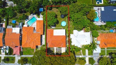 600 SW 25th Rd in Miami, FL - Foto de edificio - Building Photo