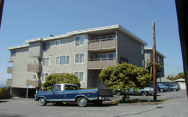 Skyline Apartments in Seattle, WA - Building Photo