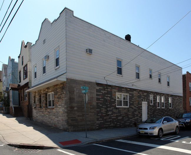 481 Avenue A in Bayonne, NJ - Building Photo - Building Photo