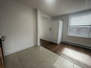 156 Garfield Ave in New London, CT - Foto de edificio - Building Photo