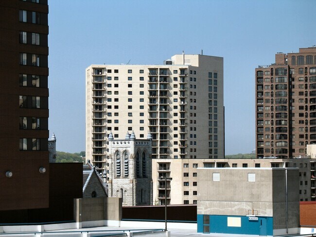 1225 Lasalle Condos in Minneapolis, MN - Building Photo - Building Photo