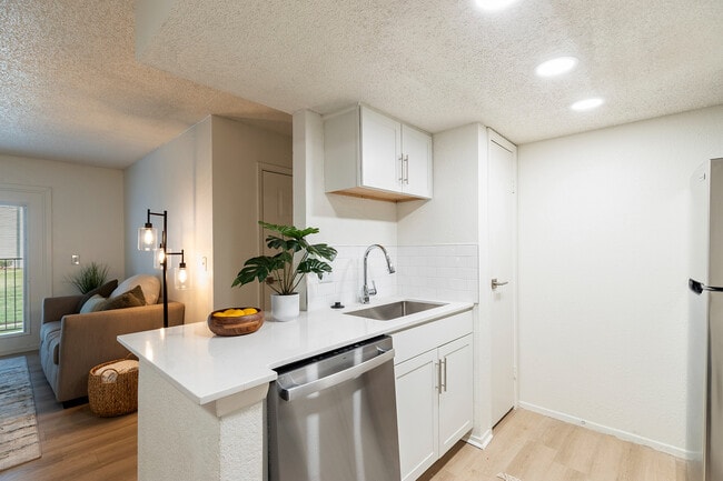 Bluff Creek in Oklahoma City, OK - Foto de edificio - Building Photo