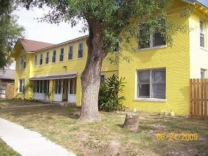 214 E Madison in Harlingen, TX - Foto de edificio - Building Photo