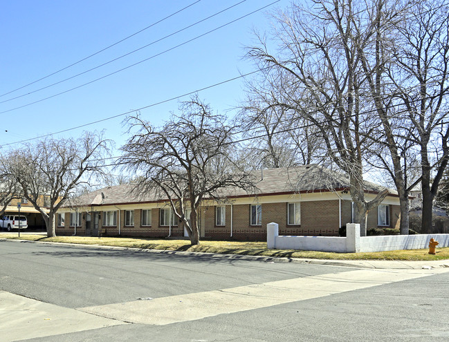 1390 Kingston St in Aurora, CO - Foto de edificio - Building Photo