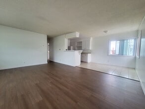 920 Newport Ave in Long Beach, CA - Building Photo - Building Photo
