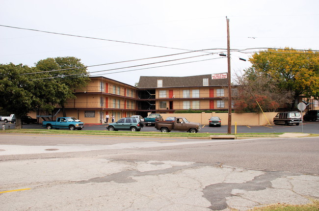 Crescent Ridge Apartments in Irving, TX - Building Photo - Building Photo