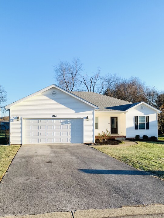 1664 Calgary Way in Bowling Green, KY - Building Photo