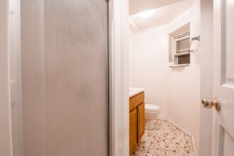 828 W Dakin St, Unit g in Chicago, IL - Foto de edificio - Building Photo