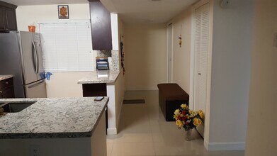 16491 Blatt Blvd in Weston, FL - Building Photo - Building Photo
