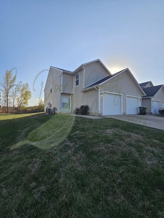 505 NE 1st St in Oak Grove, MO - Building Photo