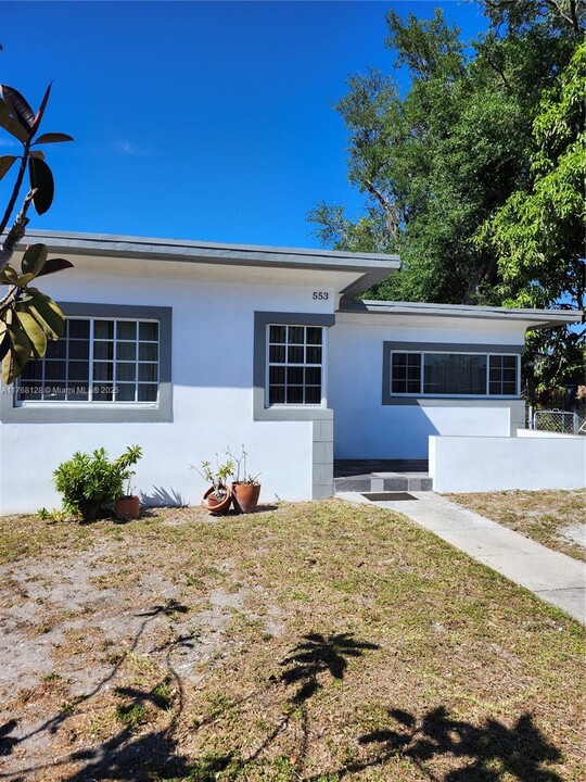 553 NE 139th St in North Miami, FL - Building Photo