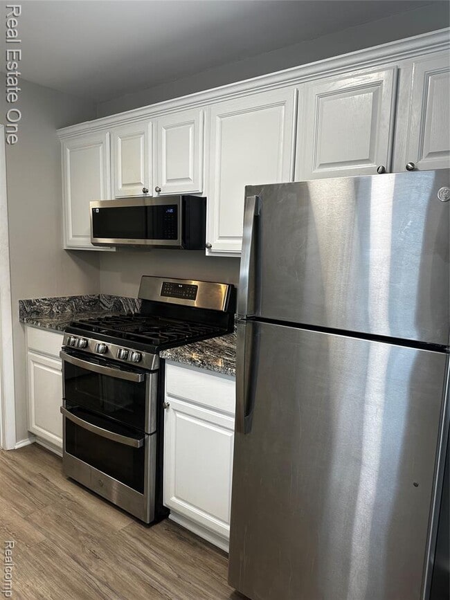 38 Kenyon Dr in Troy, MI - Building Photo - Building Photo