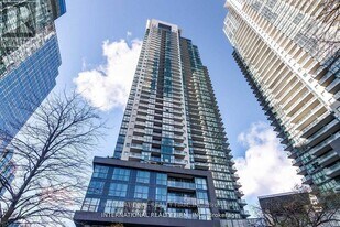 5162 Yonge St in Toronto, ON - Building Photo