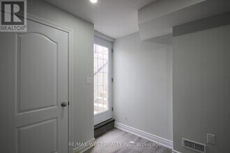 152 The Queensway in Barrie, ON - Building Photo - Building Photo