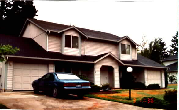 10021-10023 E 148th St. Ct in Puyallup, WA - Foto de edificio