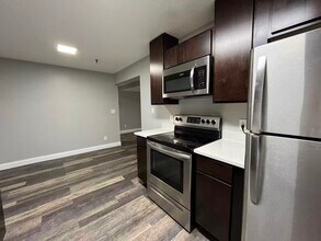 1360 Brook St in St. Charles, IL - Building Photo - Building Photo