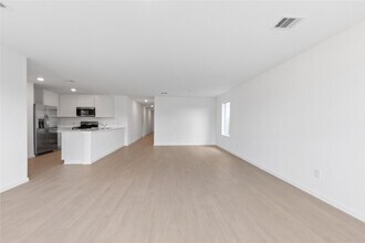 9247 Speckled Trout Dr in Baytown, TX - Building Photo - Building Photo