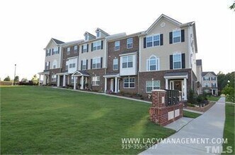 4018 Kentworth Dr in Holly Springs, NC - Building Photo - Building Photo