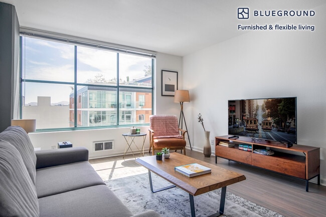 2 Townsend St in San Francisco, CA - Building Photo - Building Photo