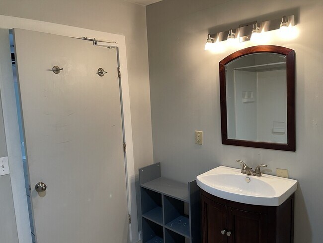 118 Elles Ave photo'