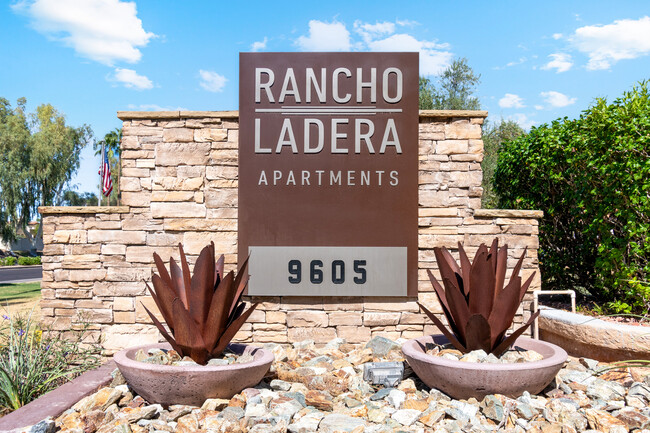 Rancho Ladera in Phoenix, AZ - Foto de edificio - Building Photo