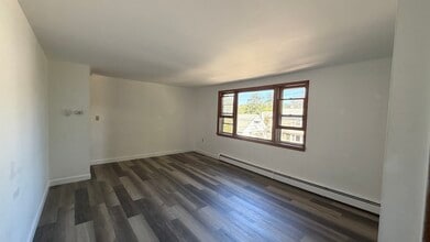 34 Mawhinney Ave, Unit 2FL in Hawthorne, NJ - Building Photo - Building Photo