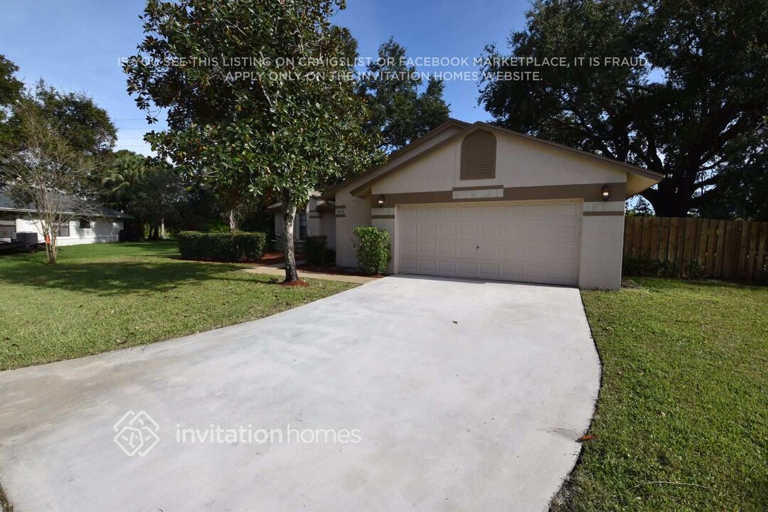 1652 Chapparel Way in Wellington, FL - Building Photo