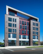 Everlake Apartments in Minneapolis, MN - Foto de edificio - Building Photo