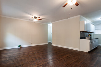 730 W Roscoe St, Unit 2N in Chicago, IL - Building Photo - Building Photo
