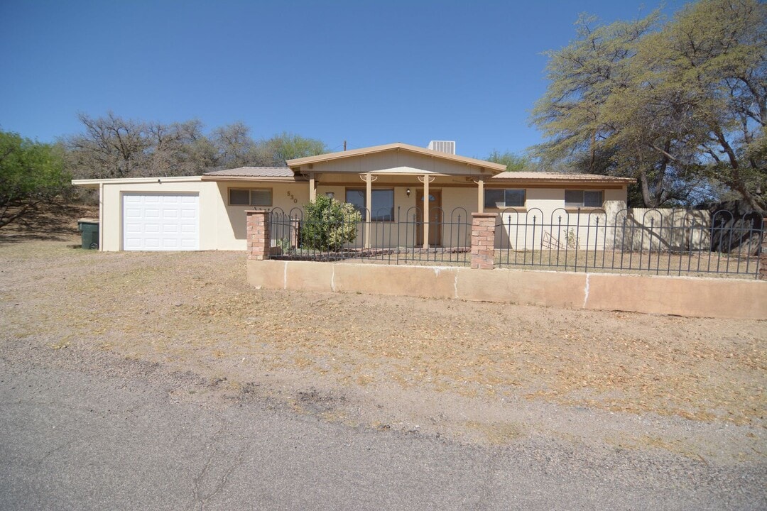530 N Chaparral St in Oracle, AZ - Building Photo