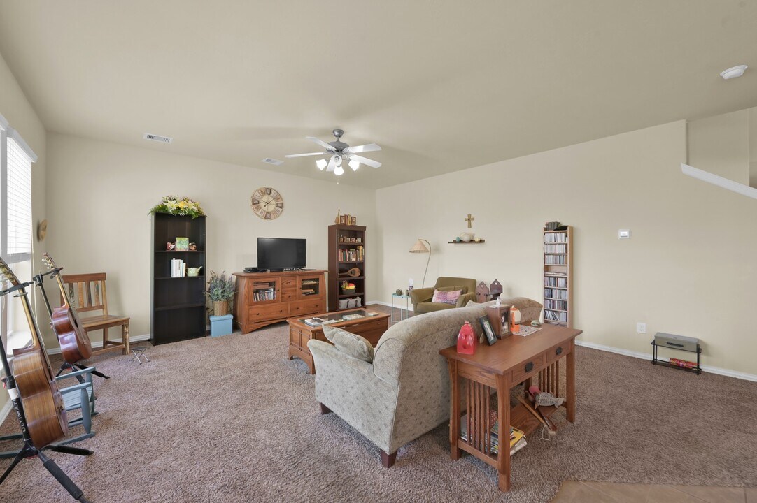 241 Lake Estates Dr in Montgomery, TX - Building Photo