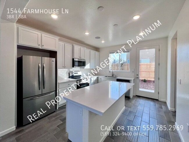 1544 Farmhouse Ln in Clovis, CA - Building Photo - Building Photo