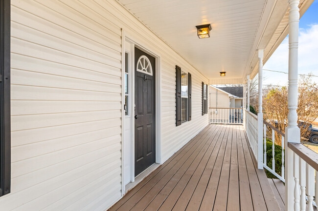 230 Clover Cir in Jacksboro, TN - Building Photo - Building Photo