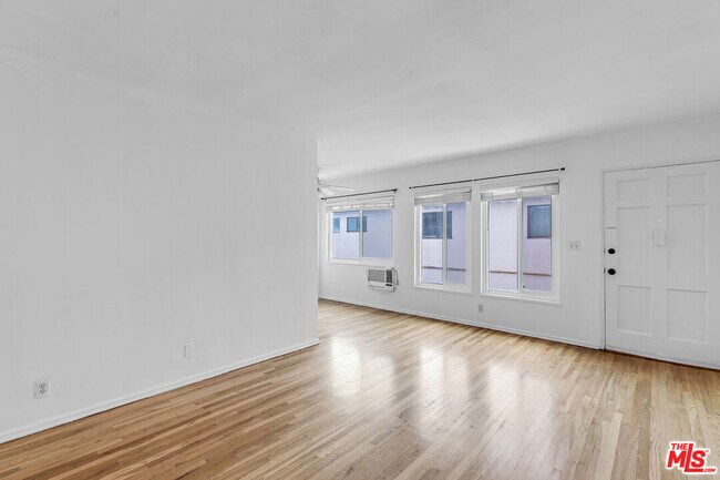 1248 Barry Ave in Los Angeles, CA - Building Photo - Building Photo