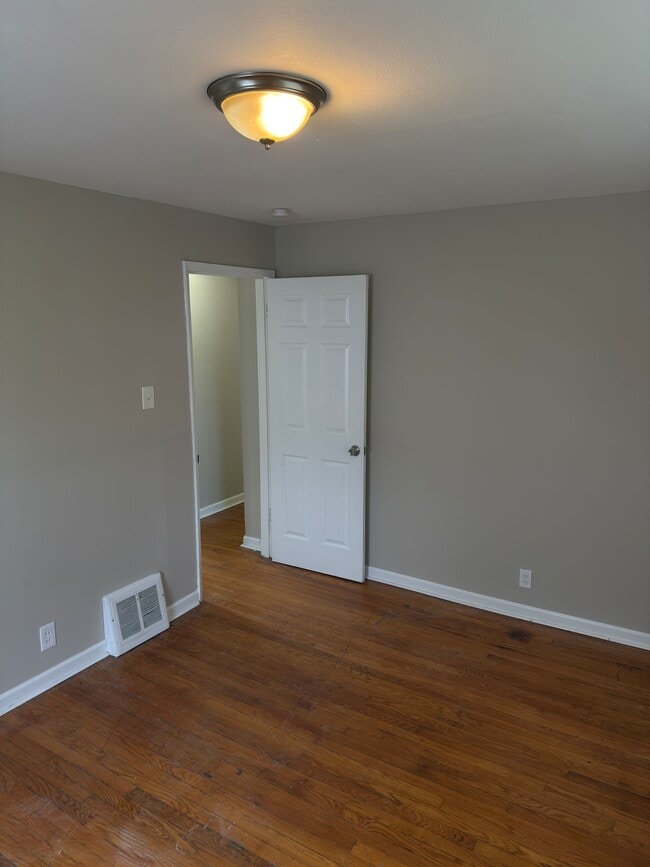 6115 Avila Dr in Berkeley, MO - Building Photo - Building Photo