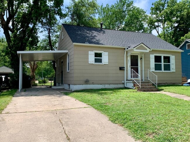 821 W 7th St in Junction City, KS - Building Photo - Building Photo