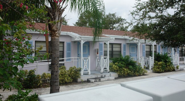 Little Haiti Gateway in Miami, FL - Foto de edificio - Building Photo