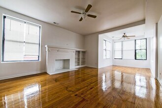 7263 S Coles Chicago, IL 60649 in Chicago, IL - Foto de edificio - Building Photo