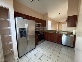 3616 Pine Oak Cir in Ft. Myers, FL - Building Photo