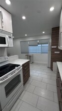 2415 Thomas St in Hollywood, FL - Building Photo - Building Photo
