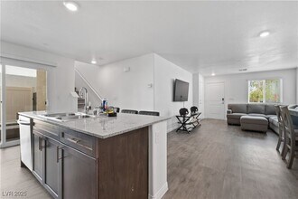 7005 Magenta Moon St in North Las Vegas, NV - Building Photo - Building Photo