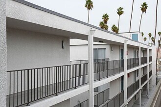 Windsor Court in Los Angeles, CA - Building Photo - Building Photo