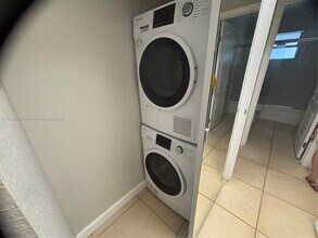 4871 NW 9th Dr in Plantation, FL - Building Photo - Building Photo