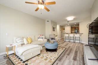 5350 E Deer Valley Dr in Phoenix, AZ - Building Photo - Building Photo