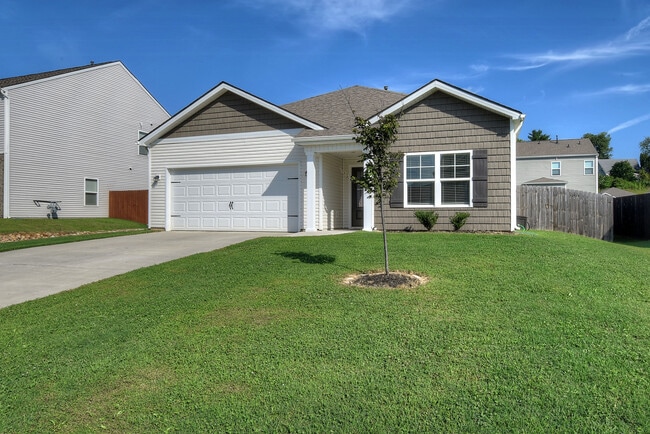 1202 Raccoon Ln in Piney Flats, TN - Building Photo - Building Photo
