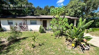 526 S Thompson Ave in DeLand, FL - Building Photo