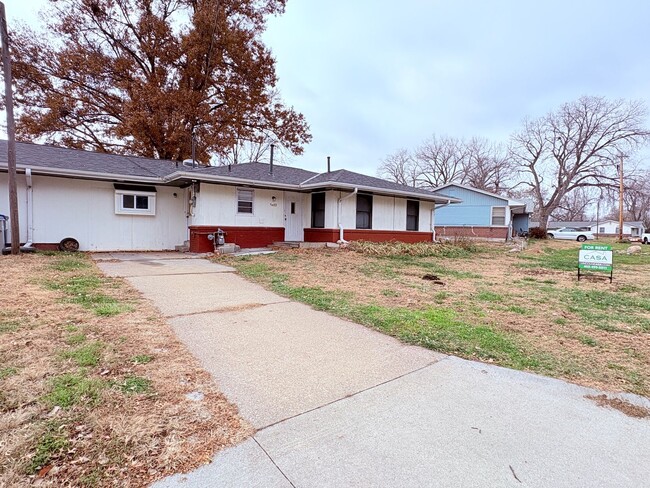 property at 5433 W Hughes St